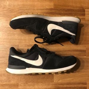 Nike Internationalist Black Classic Sneakers
